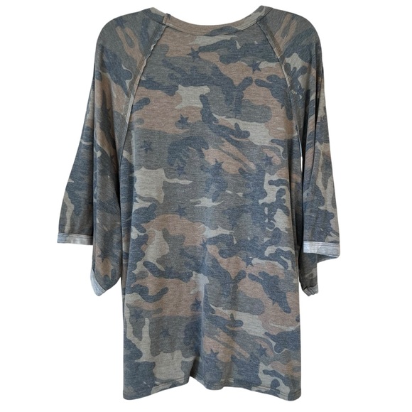 Oversized Camouflage Star Print Lightweight Top - Picture 8 of 8